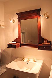 Bad in der Villa Cantoni (©Foto:  Marikka-Laila Maisel)